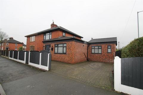 4 bedroom semi-detached house for sale, Platt Hill Avenue, Hunger Hill, Bolton