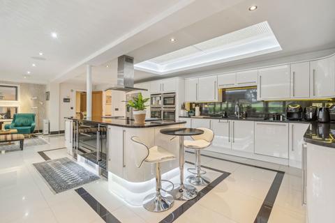 5 bedroom detached house for sale, Sharpenhoe Road, Bedford MK45