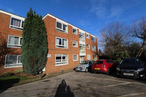 2 bedroom apartment to rent, Hersham Road, Walton-On-Thames