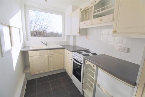 2 bedroom apartment to rent, Hersham Road, Walton-On-Thames