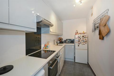 2 bedroom apartment for sale, Limekiln Wharf, Limehouse, E14