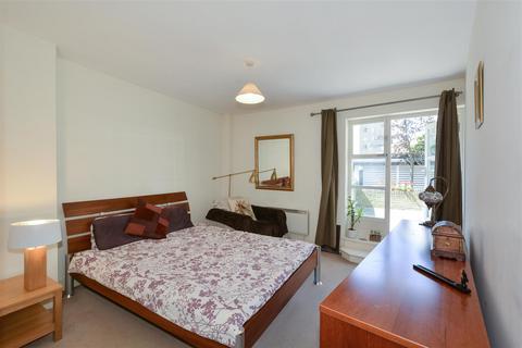 2 bedroom apartment for sale, Limekiln Wharf, Limehouse, E14