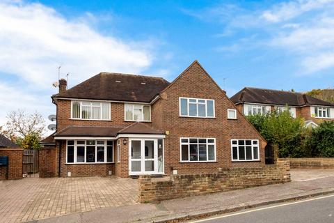 3 bedroom flat to rent, Sackville Close, Harrow HA2