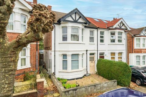 2 bedroom flat for sale, Graham Road, London NW4