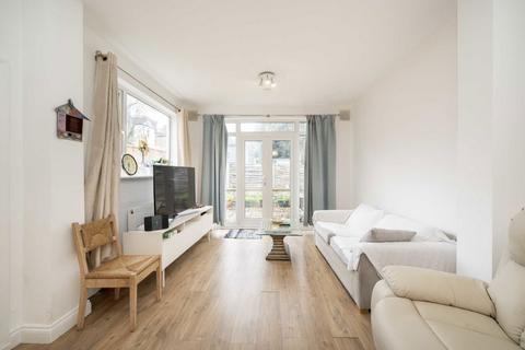 2 bedroom flat for sale, Graham Road, London NW4