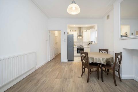 2 bedroom flat for sale, Graham Road, London NW4