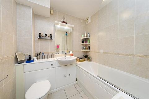 1 bedroom apartment for sale, Anlaby Road, Teddington