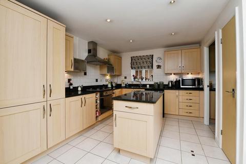 5 bedroom link detached house for sale, Baden Powell Close, Great Baddow, Chelmsford