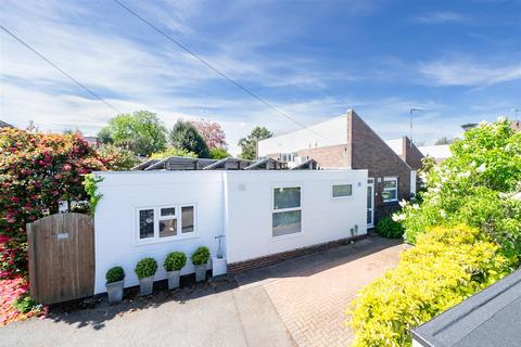 4 bedroom bungalow for sale, Fields Court, Warwick