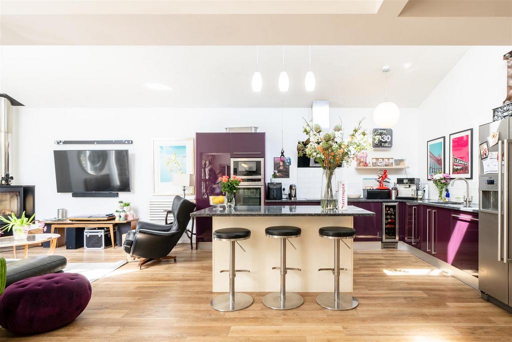 Open Plan Breakfast Kitchen/Dining/Living Room
