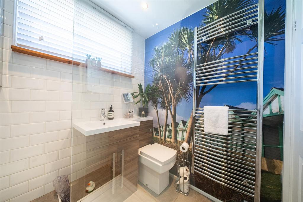 Cloaks/shower room