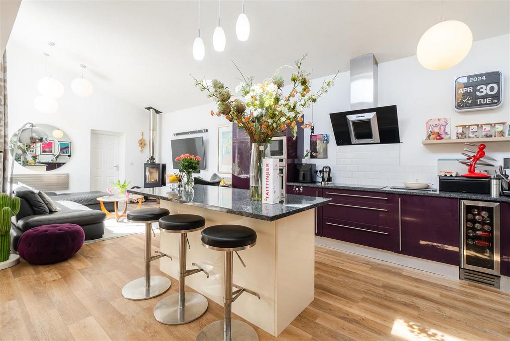 Open Plan Breakfast Kitchen/Dining/Living Room