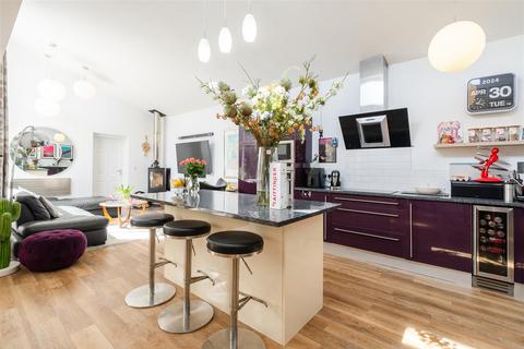 54 Fields Court, Warwick, CV34 5HP