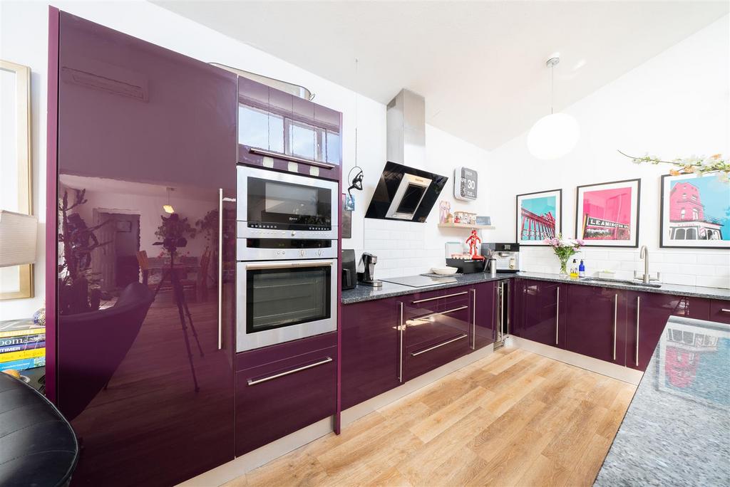 Open Plan Breakfast Kitchen/Dining/Living Room