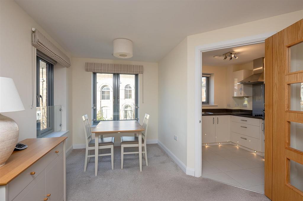 Dining / kitchen