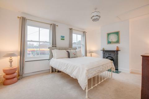 Rancho Marlow Road, Bourne End, SL8 5SP