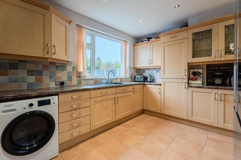26 Bridgnorth Road, Wombourne, Wolverhampton, WV5 0AA