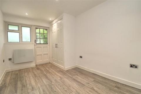 1 bedroom ground floor maisonette to rent, Bonsey Lane, Woking GU22