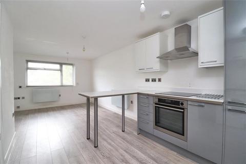 1 bedroom ground floor maisonette to rent, Bonsey Lane, Woking GU22