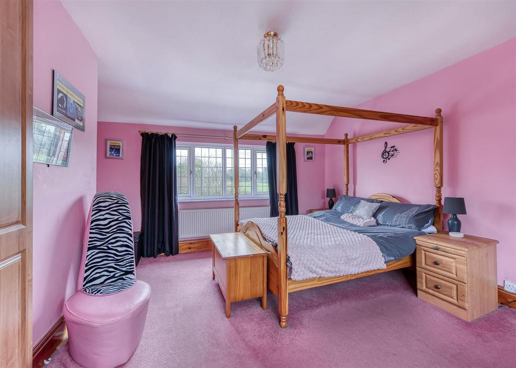 Natsfield House-bed2b.jpg
