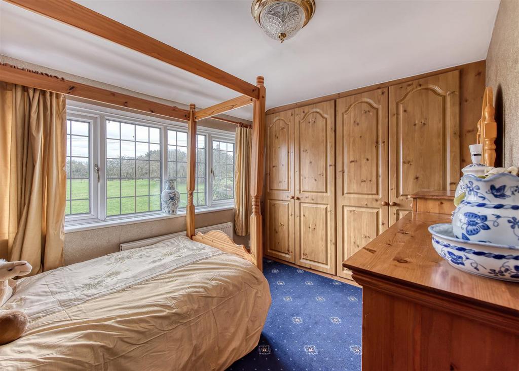 Natsfield House-bed4.jpg