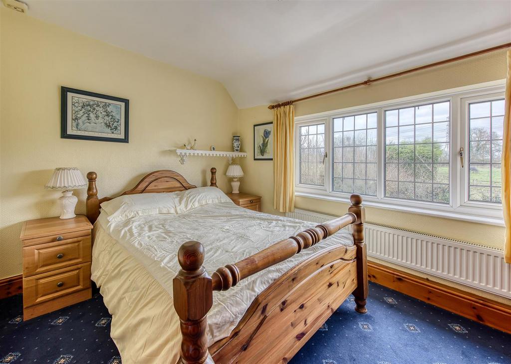 Natsfield House-bed5.jpg