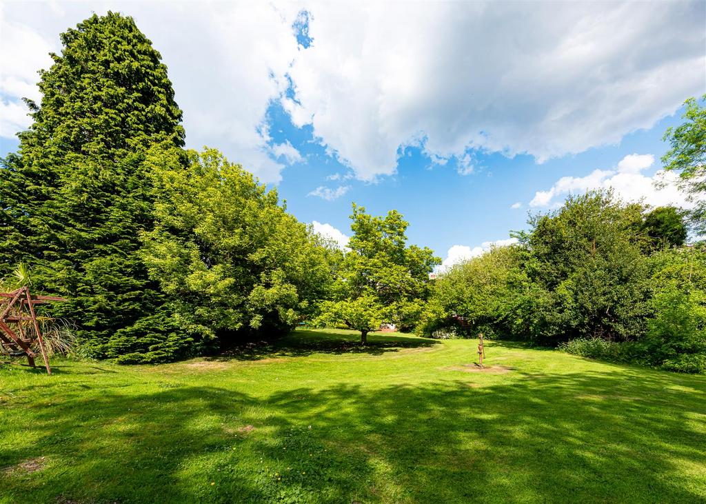 Natsfield House-garden8-MAY25.jpg