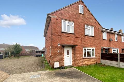 3 bedroom end of terrace house for sale, Purcell Close, Grantham NG31