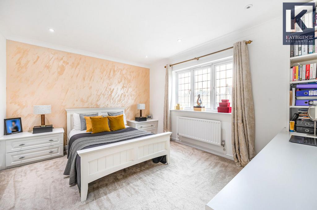 Oakwood Avenue, Epsom
