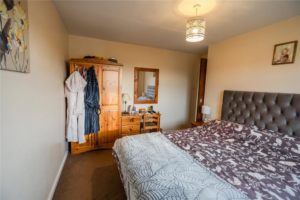 Bedroom 1 (2)