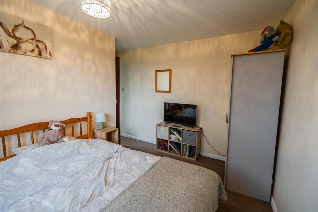 Bedroom 2 (2)