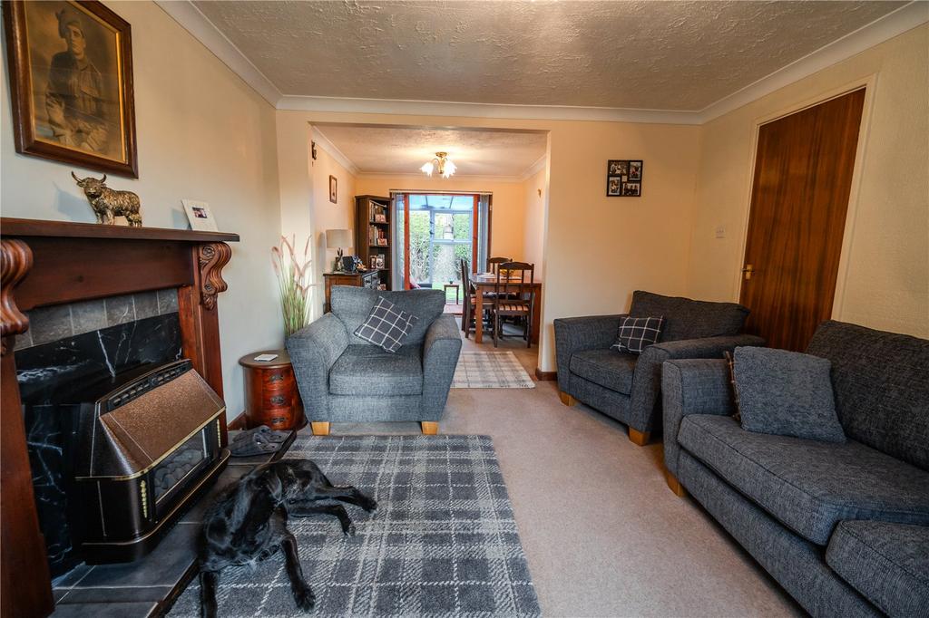 Living Room (2)