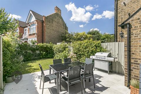 3 bedroom maisonette for sale, Durnsford Road, London