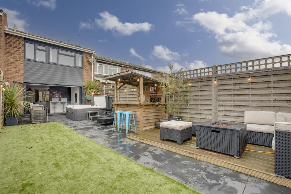 7 Fallowfield, HP15 7 RP-17.jpg