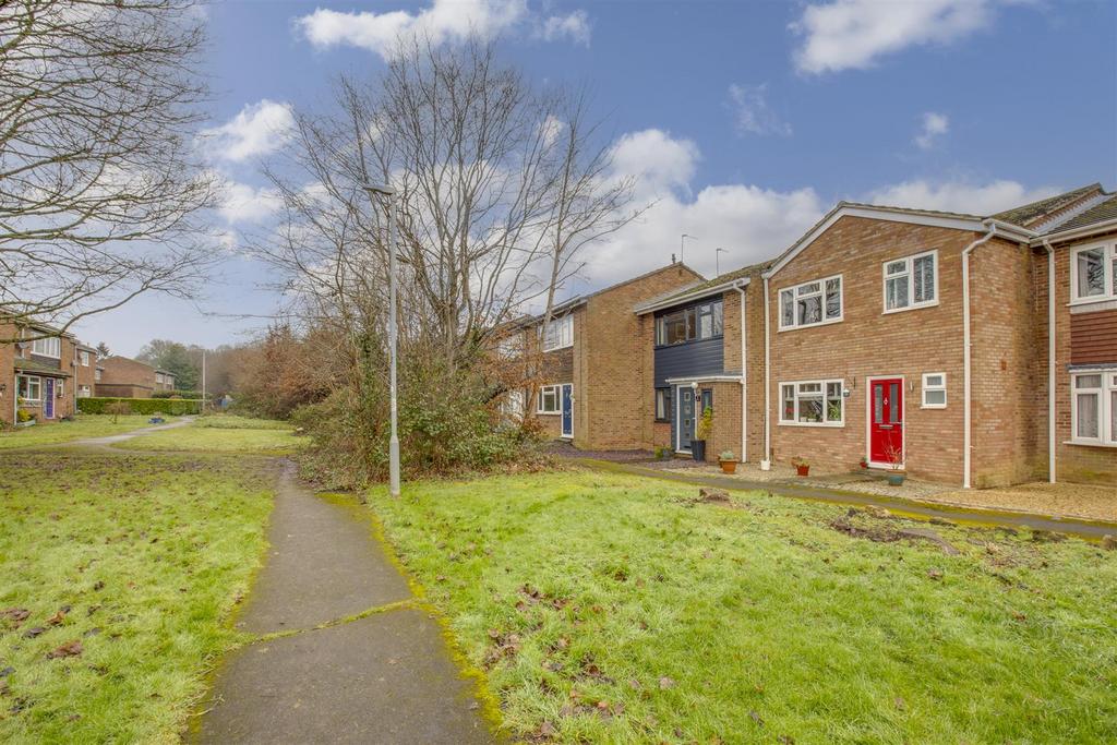 7 Fallowfield, HP15 7 RP-10.jpg