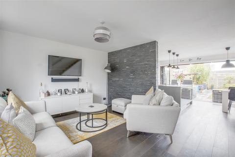 7 Fallowfield, Hazlemere, High Wycombe, HP15 7RP