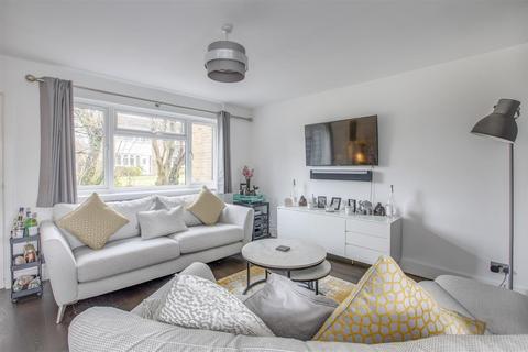 7 Fallowfield, Hazlemere, High Wycombe, HP15 7RP