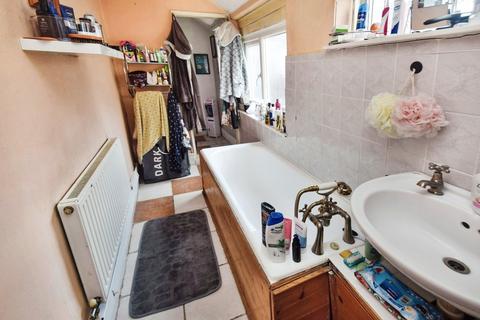 2 bedroom terraced house to rent, Campbell Road, Stoke-On-Trent ST4