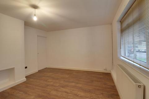 3 bedroom end of terrace house to rent, Hudson Road, Stevenage SG2