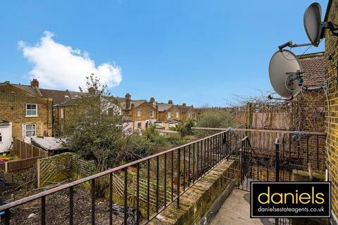 4 bedroom flat for sale, Ridley Road, Kensal Green, London, NW10