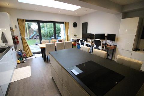 16 Lodge Close, Orpington, BR6 0QQ