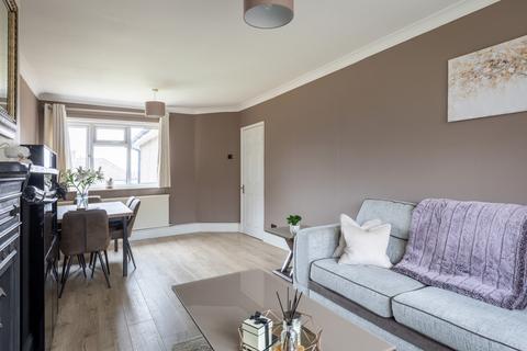 16 Willis Close, Epsom, KT18 7SS