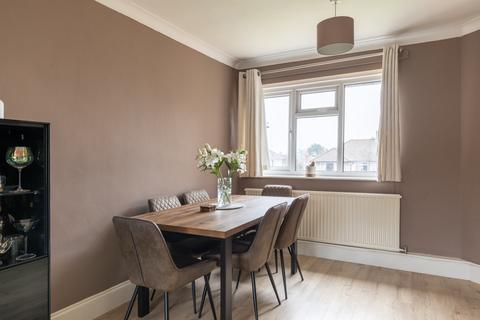 16 Willis Close, Epsom, KT18 7SS