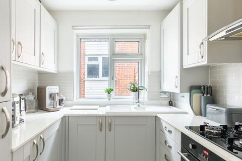 16 Willis Close, Epsom, KT18 7SS