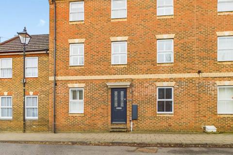 3 bedroom semi-detached house for sale, Queensgate, Aylesbury HP19