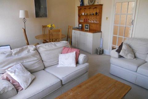 2 bedroom flat to rent, Church Road, Penarth