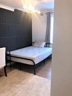 Studio to rent, Buckingham Road, Room 2 London E18 2NH