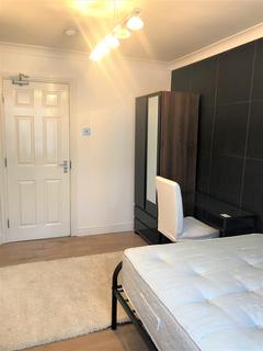 Studio to rent, Buckingham Road, Room 2 London E18 2NH