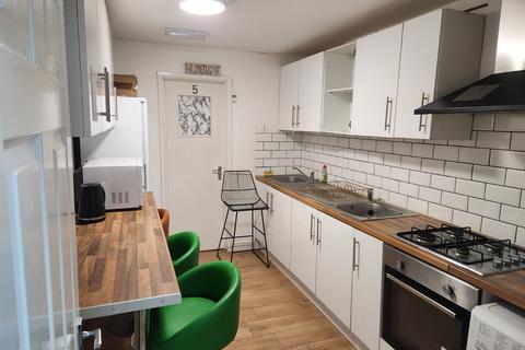 Studio to rent, Buckingham Road, Room 2 London E18 2NH