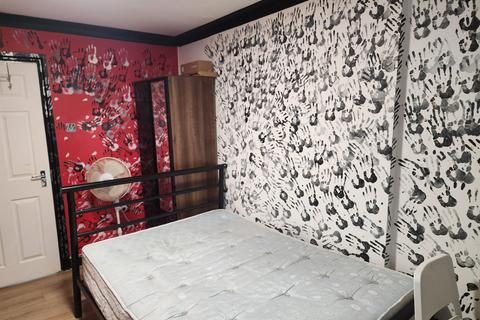 undefined, Buckingham Road, Room 2 London E18 2NH